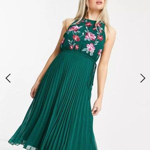 Pleated Midi dress with embroidery